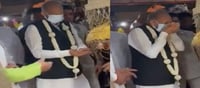 వైరల్ : సీఎం చేసిన పనికి.. నవ్వుకుంటున్న నెటిజెన్స్?
